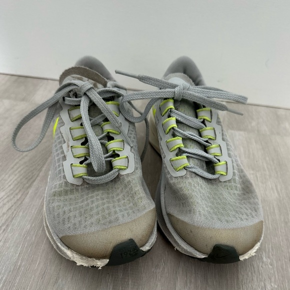 Nike Zoom Pegasus 37 Running Sneakers kids size 1 - Picture 2 of 7